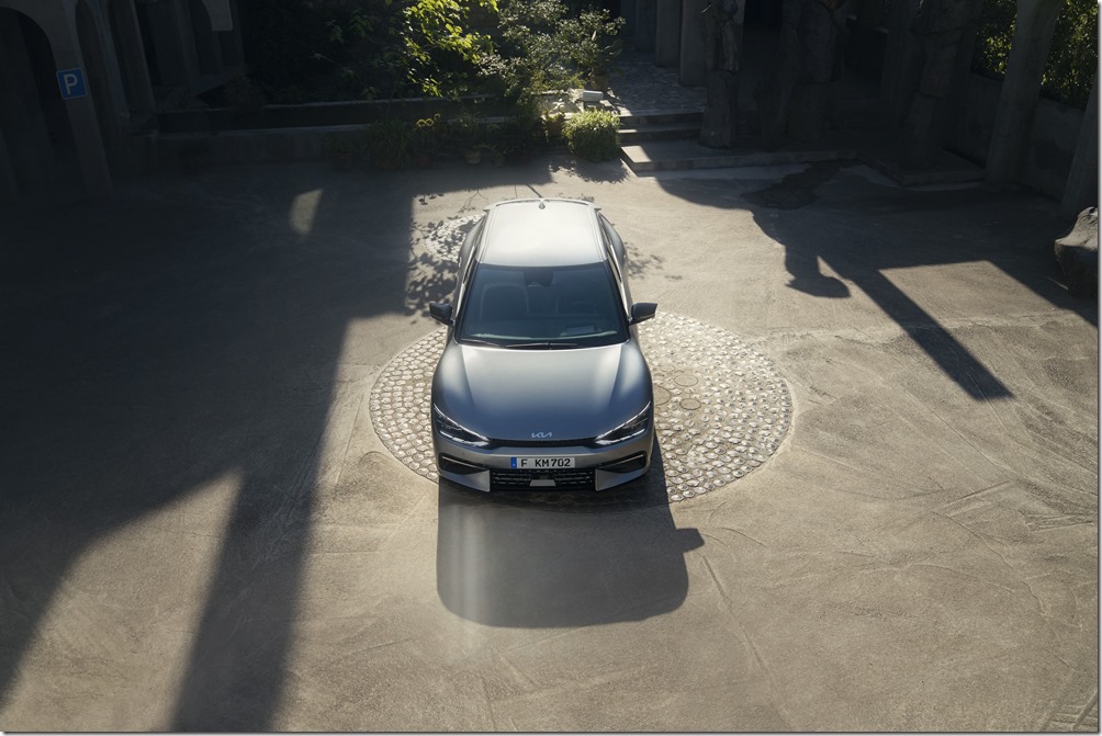 1. Kia純電智慧跨界休旅The EV6，10月以197輛領牌佳績榮奪國內電動車市場單月銷售冠軍。