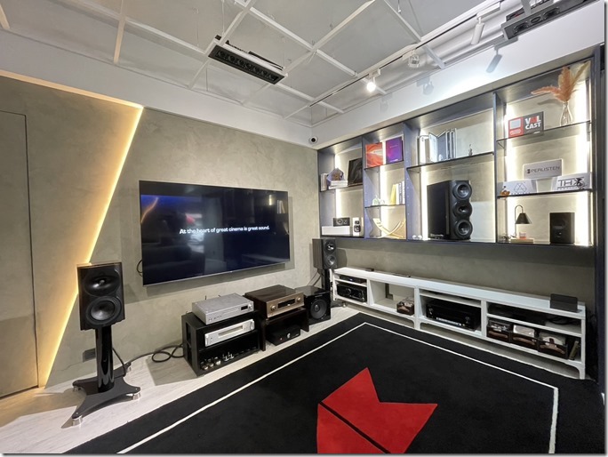 近幾年隨智慧電視普及、5G誕生，家庭劇院系統的消費族群也越來越普及化。