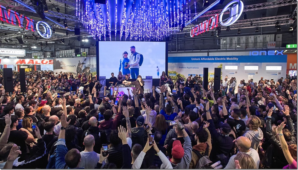 2023米蘭車展高達56萬人次參與,KYMCO攤位更是門庭若市、人潮大爆滿,全世界共同見證KYMCO熱銷全球的頂尖實力與成熟的造車底蘊! 2023米蘭車展高達56萬人次參與,KYMCO攤位更是門庭若市、人潮大爆滿,全世界共同見證KYMCO熱銷全球的頂尖實力與成熟的造車底蘊!