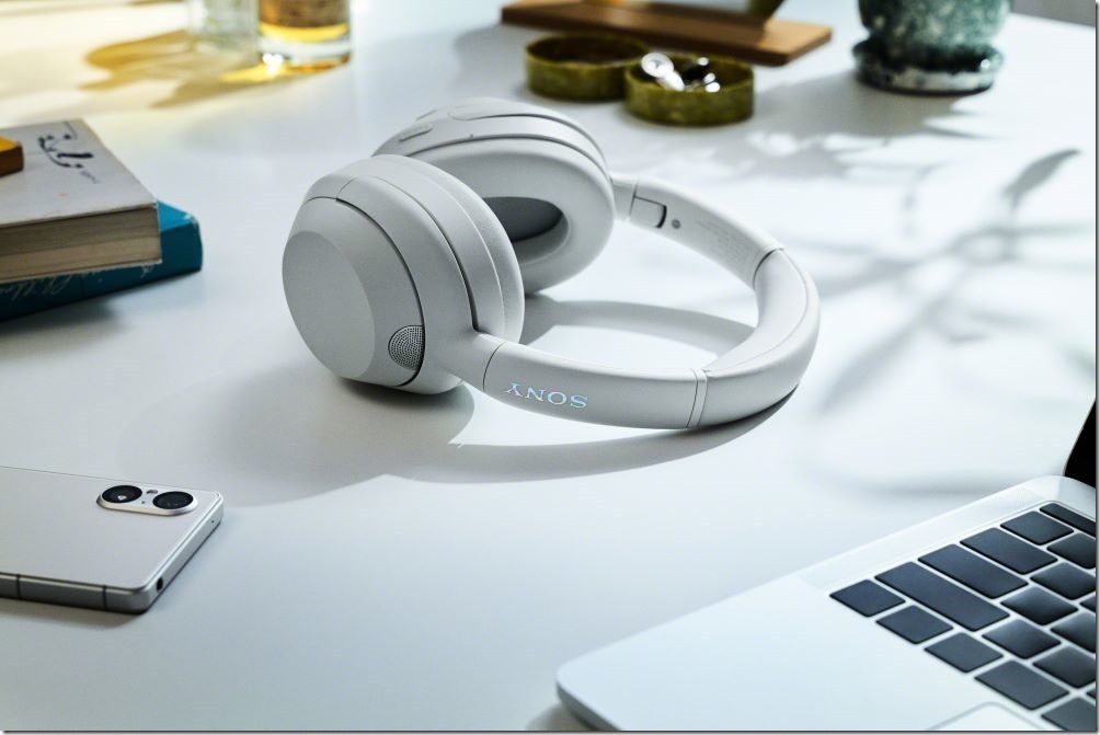 圖 5) WH-ULT900N支援Sony 出色的智慧功能，提供樂迷隨身優質生活節奏。 (1)