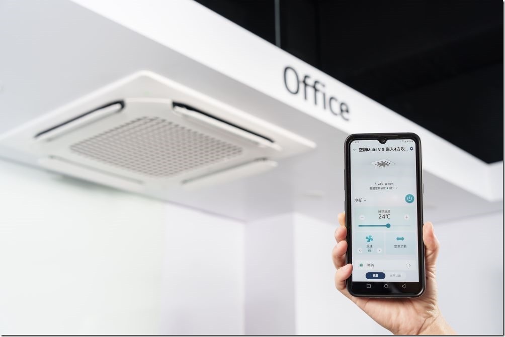 【新聞圖片5】LG空調可透過WiFi與LG獨家的ThinQ配對，隨時精準掌握使用狀況及耗電量。
