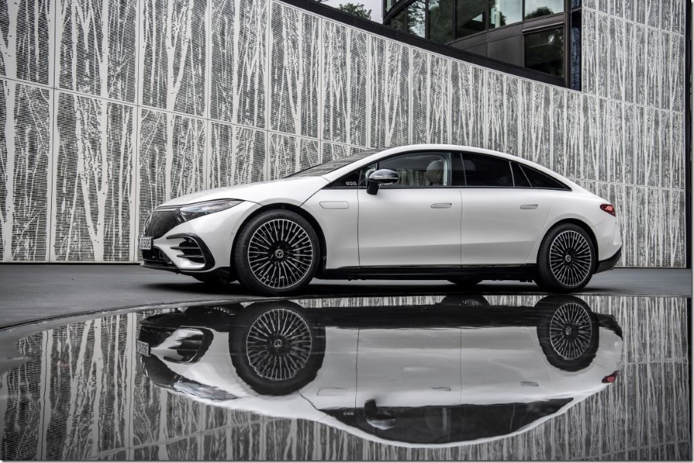 圖四、EQS 450 新增標配 AMG Line 外觀套件，在豪華基礎下加添運動元素，並升級 20 吋規格輪圈與多項豪華配備