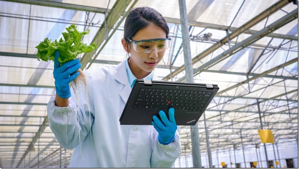 【新聞照片6】Lenovo提升ThinkPad筆電的可修復性並採用環保材料，降低碳排放量，協助客戶落實永續經營目標。