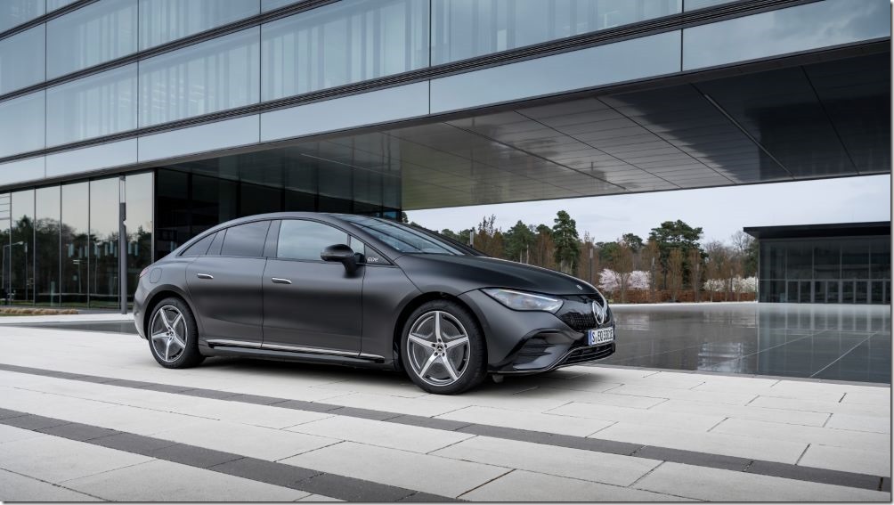 圖一、全新 EQE 350 集結 Mercedes-Benz 尖端純電科技，全面強化、配備、動力與續航力，強力打擊豪華純電市場！全新96 kWh電池與電源管理系統優化，使續航里程擁有達 693 公里。